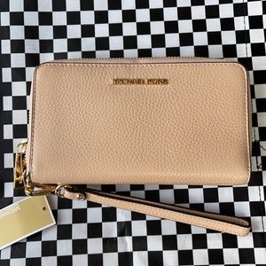 Michael Kors Jet Set Travel Lg Flat Multifunctional Phone Case-Wristlet-Wallet